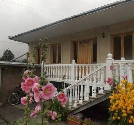 Nino'S Guest House Kazbegi Exterior photo