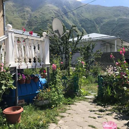 Nino'S Guest House Kazbegi Exterior photo