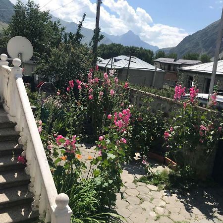 Nino'S Guest House Kazbegi Exterior photo