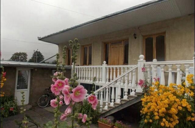 Nino'S Guest House Kazbegi Exterior photo