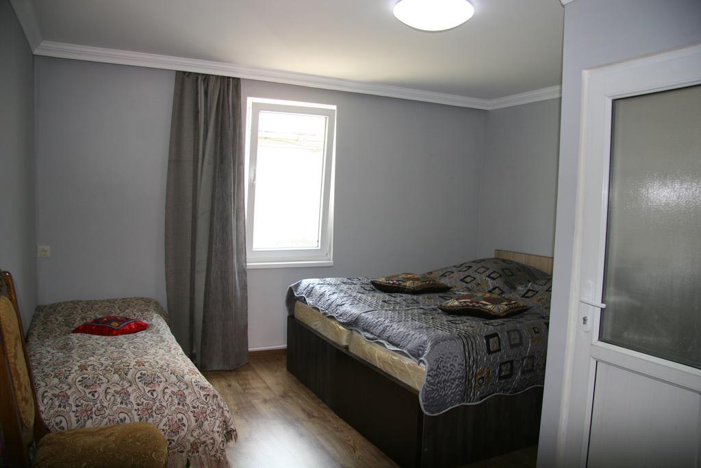 Nino'S Guest House Kazbegi Room photo