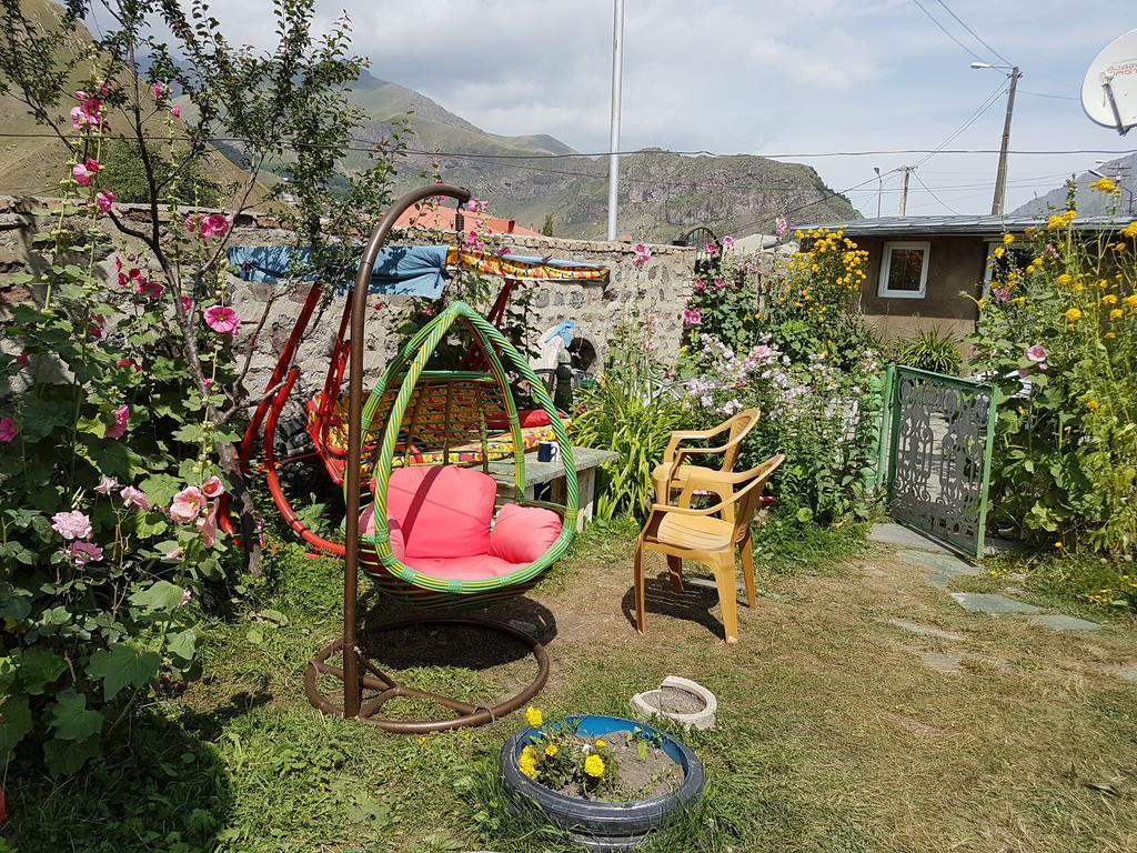 Nino'S Guest House Kazbegi Exterior photo