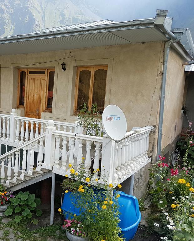 Nino'S Guest House Kazbegi Exterior photo