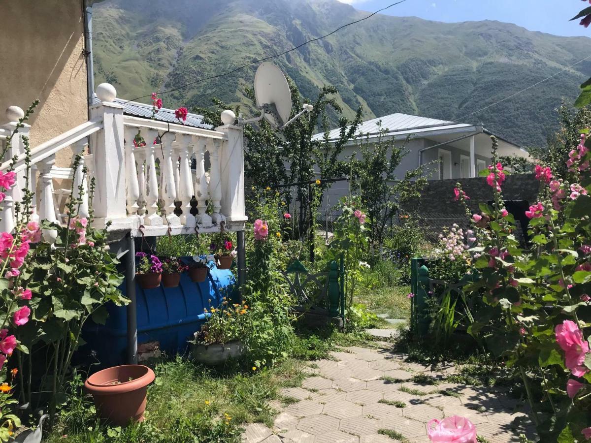 Nino'S Guest House Kazbegi Exterior photo