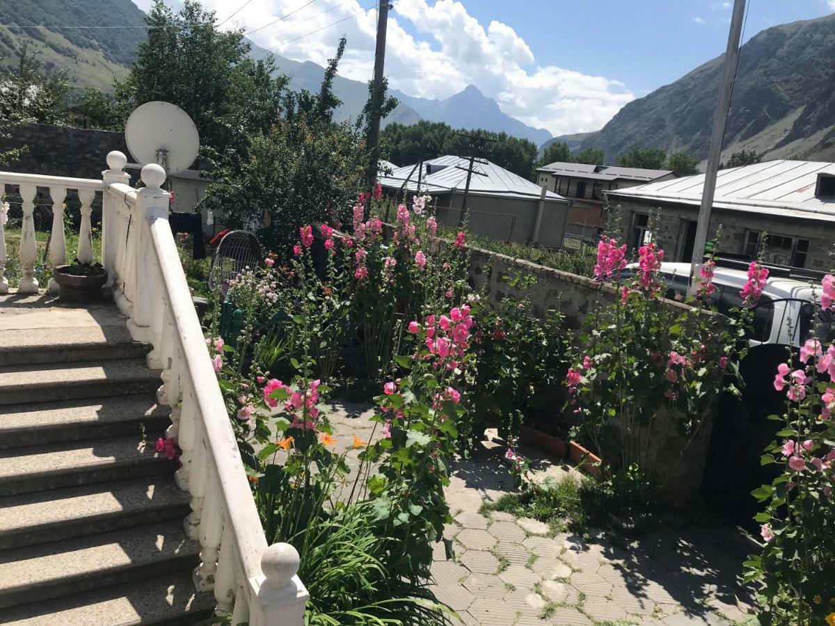 Nino'S Guest House Kazbegi Exterior photo